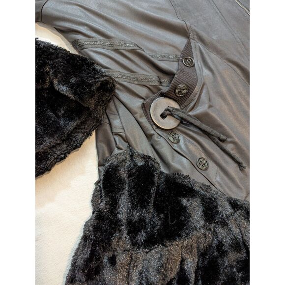 Darkwin Black Goth Coat Faux Fur Trim Ruffle Hem Zip Women’s XXL 1X/2X - Picture 6 of 8